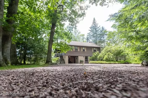 322 Crescent Lake Rd, Scotrun, PA 18355