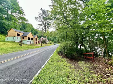 4192 River Rd, Mount Bethel, PA 18343