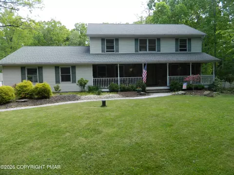 328 Pin Oak Rd, Stroudsburg, PA 18360