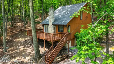 192 Bellingham Dr, Bushkill, PA 18324