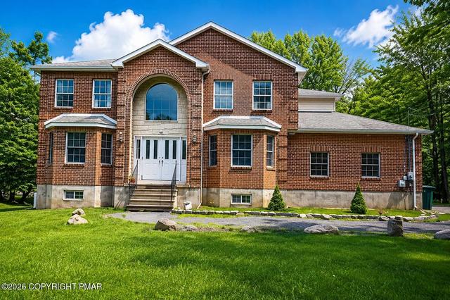 132 Crystal Dr, Long Pond, PA 18334