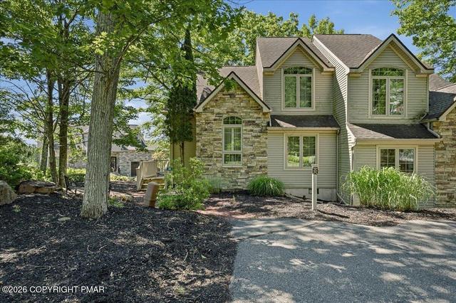 40 Summit Wind Dr, Lake Harmony, PA 18624