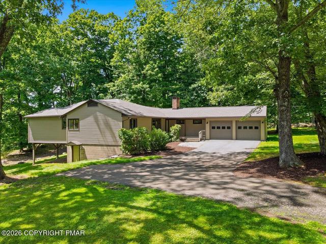 307 Foxglove Rd, Stroudsburg, PA 18360