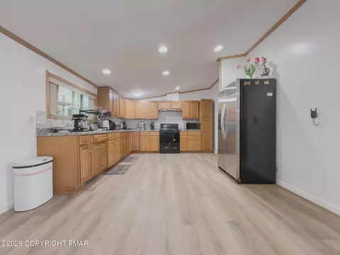 Kitchen - 890 Seybert St, Hazleton, PA 18201 photo 2 of 2