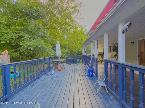 Exterior - 890 Seybert St, Hazleton, PA 18201 photo 3 of 4
