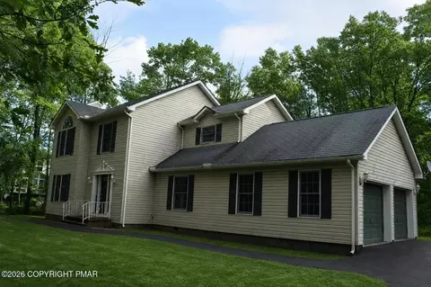 26 Sumner Dr, East Stroudsburg, PA 18302