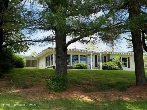193 Country Club Dr, Gouldsboro, PA 18424