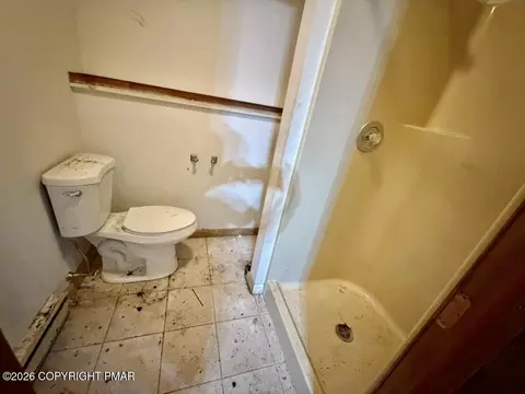 Bath - 1113 Elk Dr, Bushkill, PA 18324 photo 2 of 2