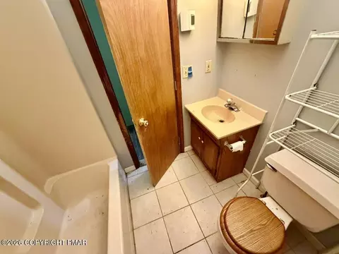 Bath - 1113 Elk Dr, Bushkill, PA 18324 photo 1 of 2