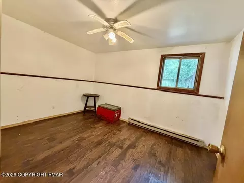 Bedroom - 1113 Elk Dr, Bushkill, PA 18324 photo 3 of 3