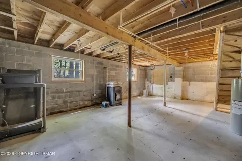 8227 Sunset Dr, Tobyhanna, PA 18466