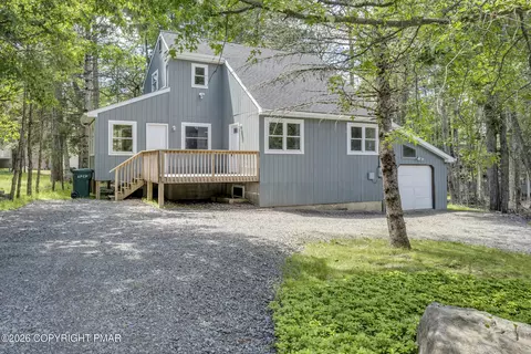8227 Sunset Dr, Tobyhanna, PA 18466