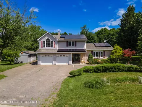 2153 Valley View Dr S, Saylorsburg, PA 18353