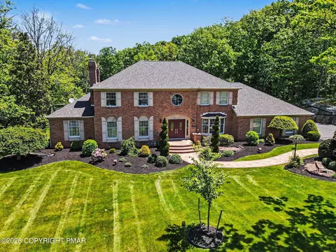 911 Seybert St, Hazleton, PA 18201