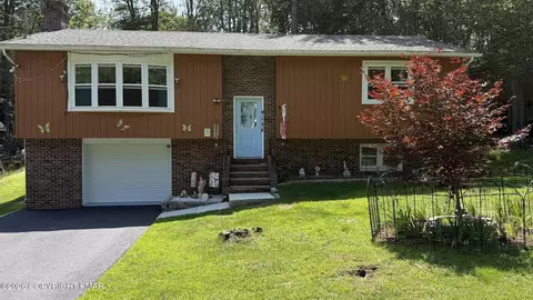 8466 Bumble Bee Way, Tobyhanna, PA 18466