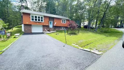 8466 Bumble Bee Way, Tobyhanna, PA 18466