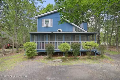 9275 Valley View Ct, Tobyhanna, PA 18466