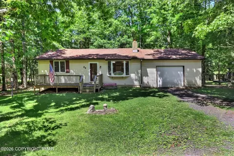 93 Skyline Dr, Albrightsville, PA 18210