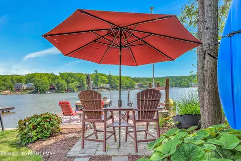 15 Labarre Dr, Lake Harmony, PA 18624