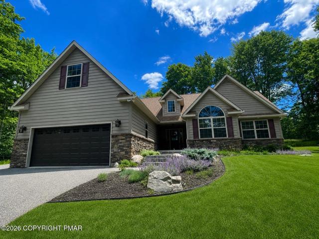 293 Wolf Hollow Rd, Lake Harmony, PA 18624