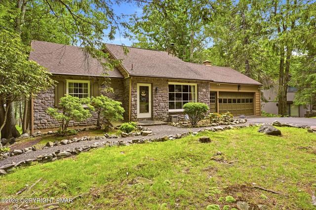 128 Crest Dr, Lake Harmony, PA 18624