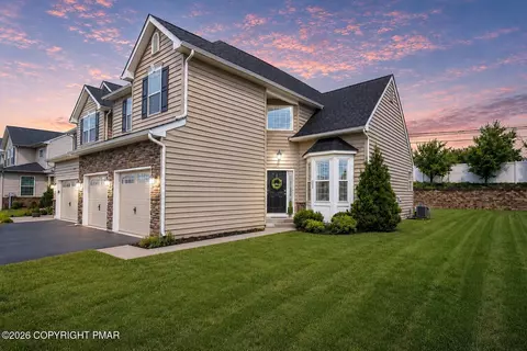 973 Spring White Dr, Breinigsville, PA 18031