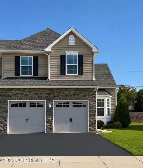 973 Spring White Dr, Breinigsville, PA 18031