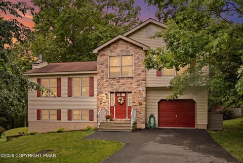 4896 Pine Ridge Dr W, Bushkill, PA 18324