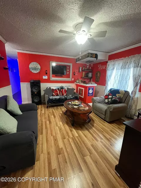 239 E Chestnut St, Hazleton, PA 18201 photo 12