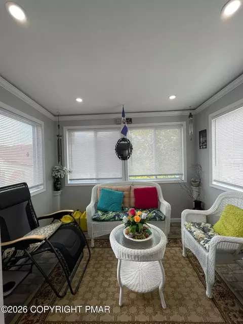 239 E Chestnut St, Hazleton, PA 18201 photo 9