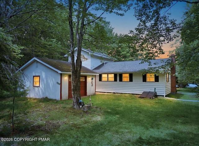 135 Blue Heron C Cir, Pocono Summit, PA 18346