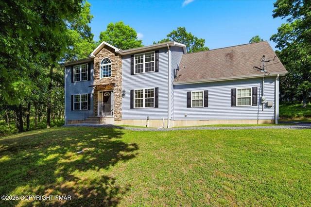 1212 N Whittaker Dr, Bushkill, PA 18324