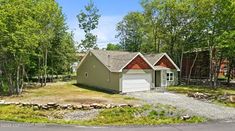 3111 Briarwood Dr, Tobyhanna, PA 18466