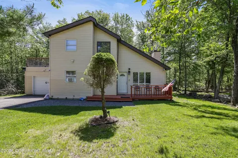 7042 Vista Dr, Tobyhanna, PA 18466
