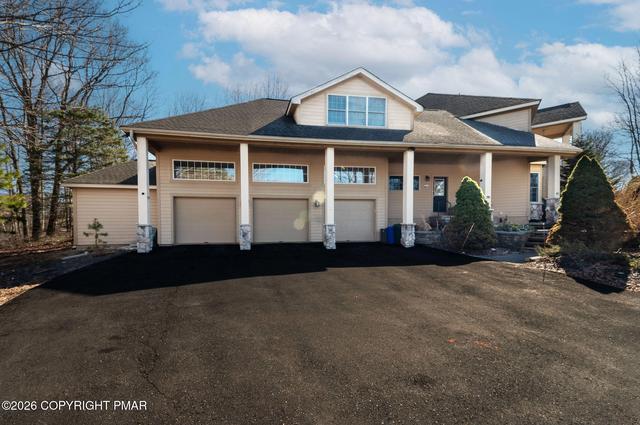 726 Pinecrest Dr, Long Pond, PA 18334
