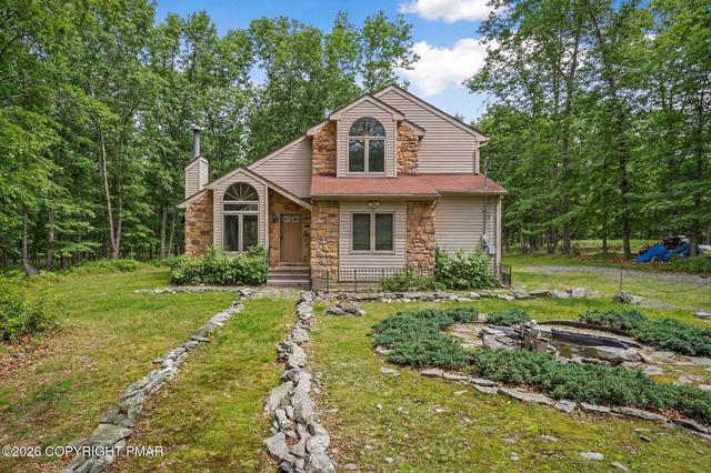 3176 Bluebird Dr, Bushkill, PA 18324