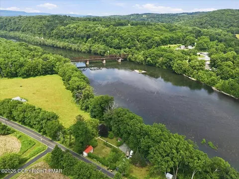 4403 River Rd, Mount Bethel, PA 18343