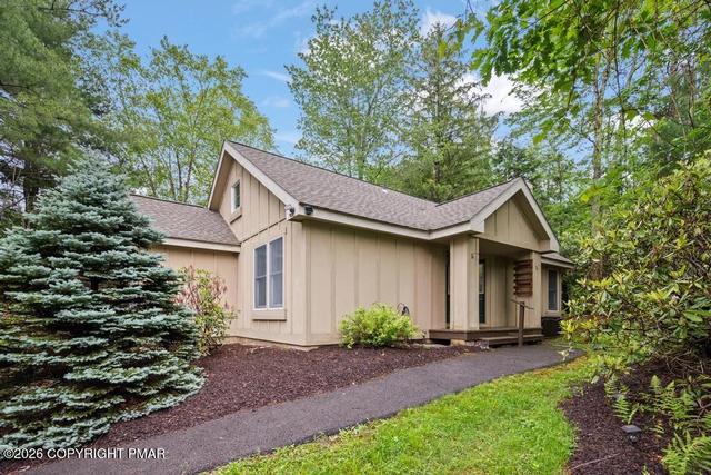 124 Nawakwa Rd, Pocono Pines, PA 18350
