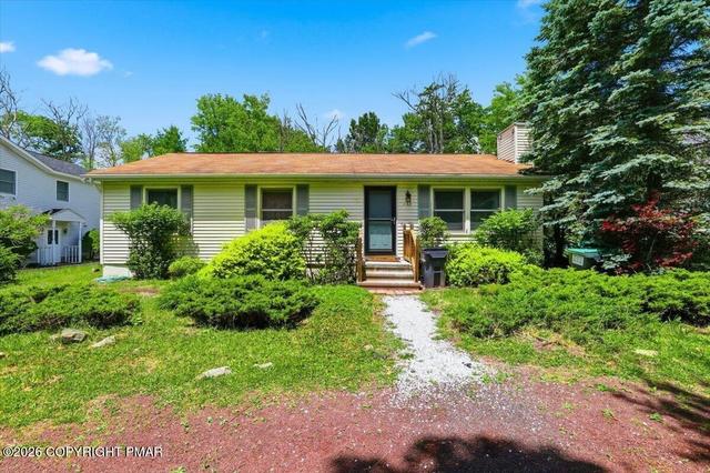 153 Seminole Trl, Tobyhanna, PA 18466