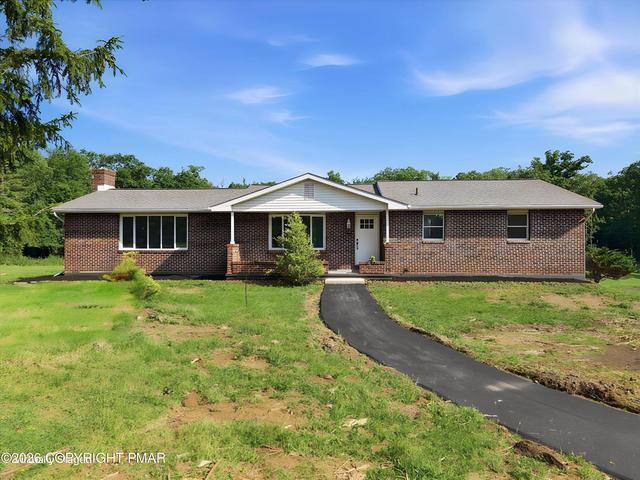 129 Rinker Rd, Stroudsburg, PA 18360