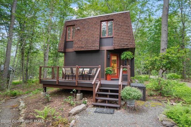 283 Aspen Rd, Pocono Pines, PA 18350