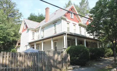 115 N 6th St, Stroudsburg, PA 18360