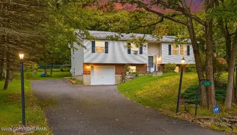 271 N Shore Dr, Albrightsville, PA 18210