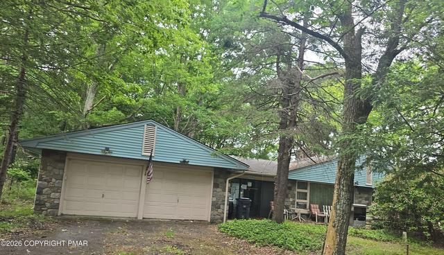 405 Park Ave, Mount Pocono, PA 18344