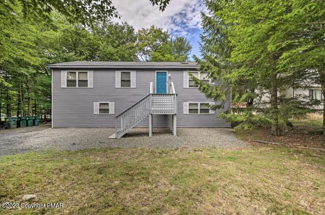 327 Country Place Dr, Tobyhanna, PA 18466