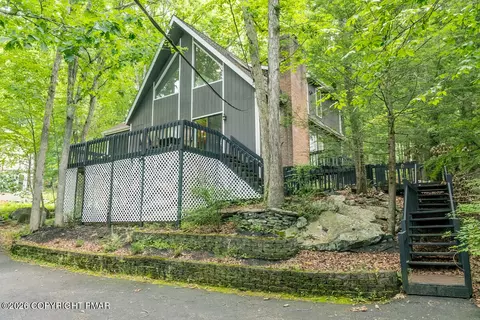 6255 Decker Rd, Bushkill, PA 18324