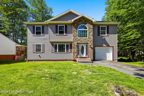 7436 Tamara Ln, Tobyhanna, PA 18466