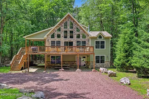 9 Skye Dr, Lake Harmony, PA 18624