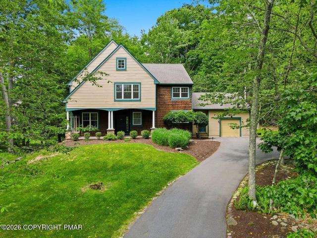 128 Creekside Rd, Buck Hill Falls, PA 18323