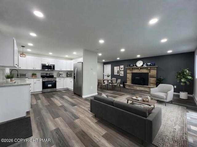 5040 Melrose Dr, Tobyhanna, PA 18466